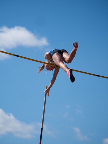Anjuli Knäsche springt Platzrekord